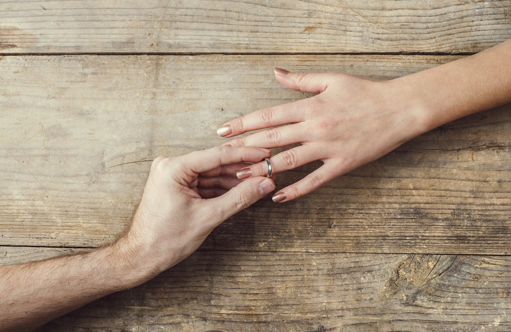 On Which Finger Should You Wear An Engagement And Wedding Ring 
