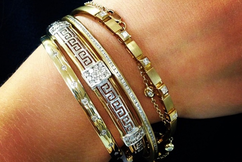 Meaning of Diamond Bangles - Significance, origin and occasions to