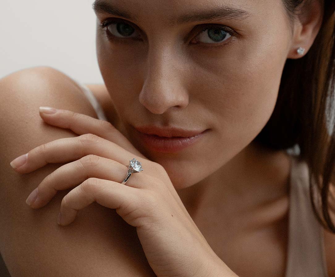 How to Buy a Perfect Engagement Ring for Valentine’s Day
