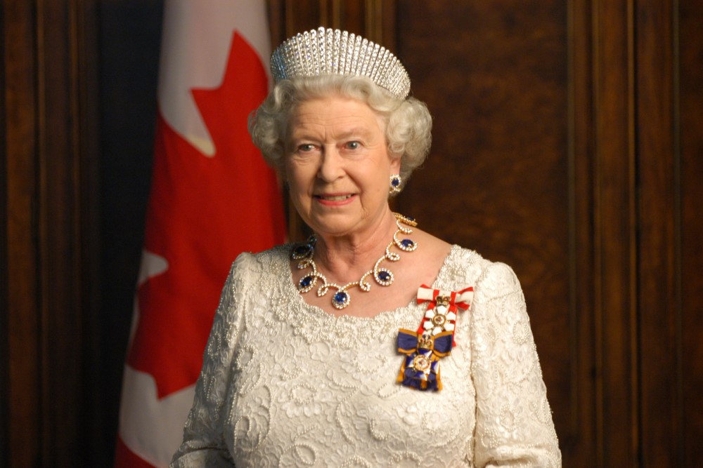 the Queen's 10 best diamond jewels